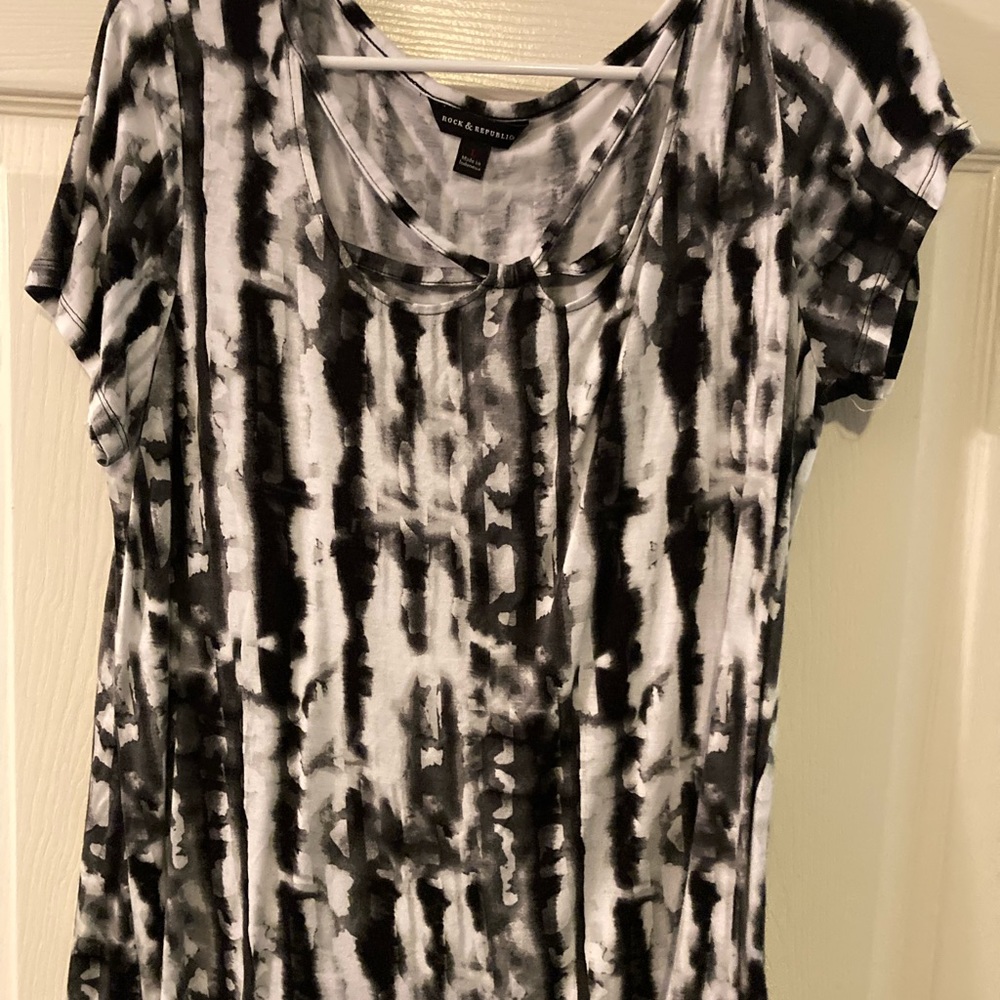 Black and white tshirt